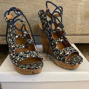 Steve Madden floral wedge